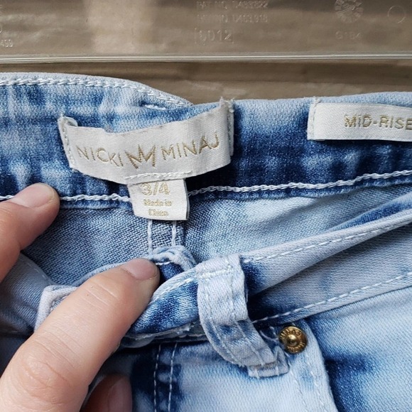 NICKI MINAJ Mid rise Distressed Shorts 3/4 - Picture 5 of 7